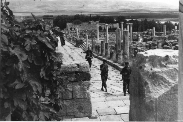 " Visite des ruines romaines de TIMGAD le 22 janvier 1959 par la 1° compagnie"