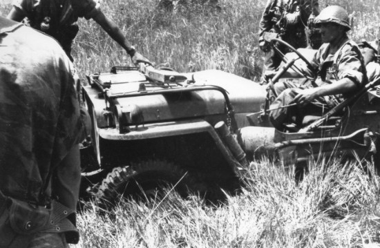 La jeep des frères jumaux MASSIMO ( l'un radio , l'autre conducteur ) enlisée 